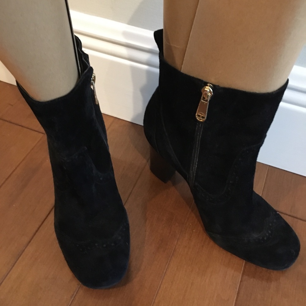 Tommy Hilfiger black suede ankle boots size 7